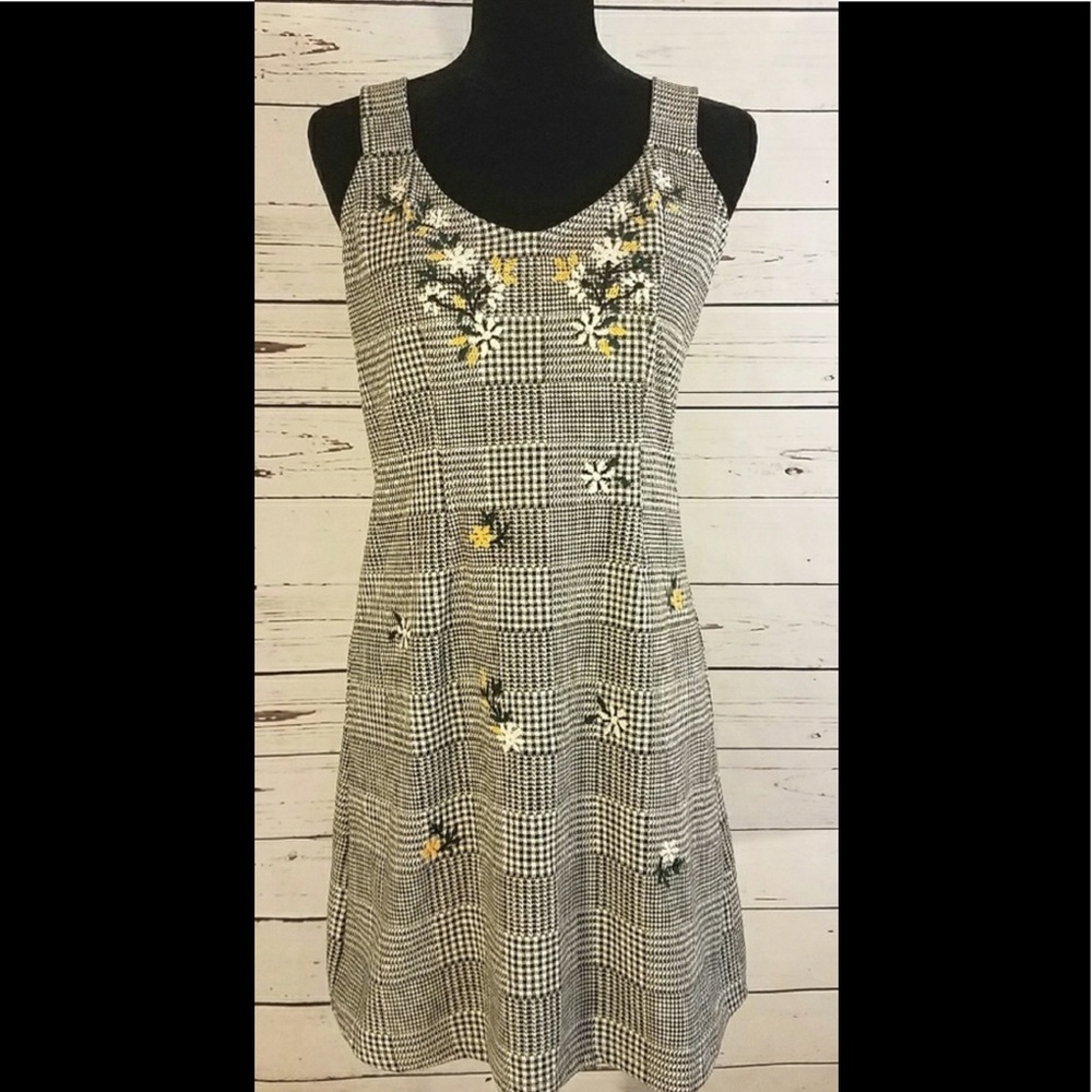 SOLD ON DEPOP Topshop Floral Embroidered Dress Size 12